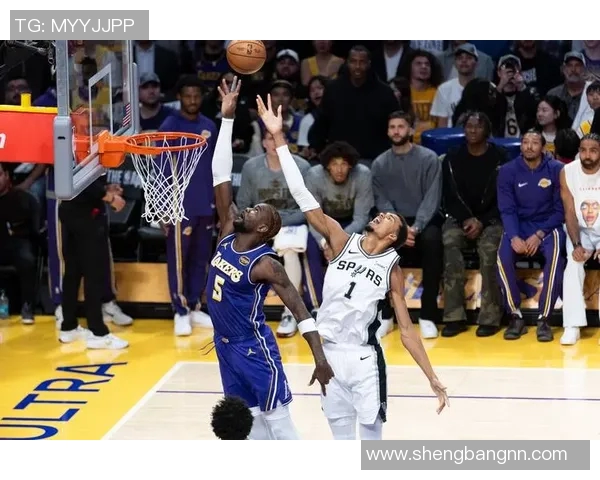 1999年湖人与马刺的激烈对决回顾与分析篮球历史上的经典时刻 1999年湖人与马刺的激烈对决回顾与分析篮球历史上的经典时刻